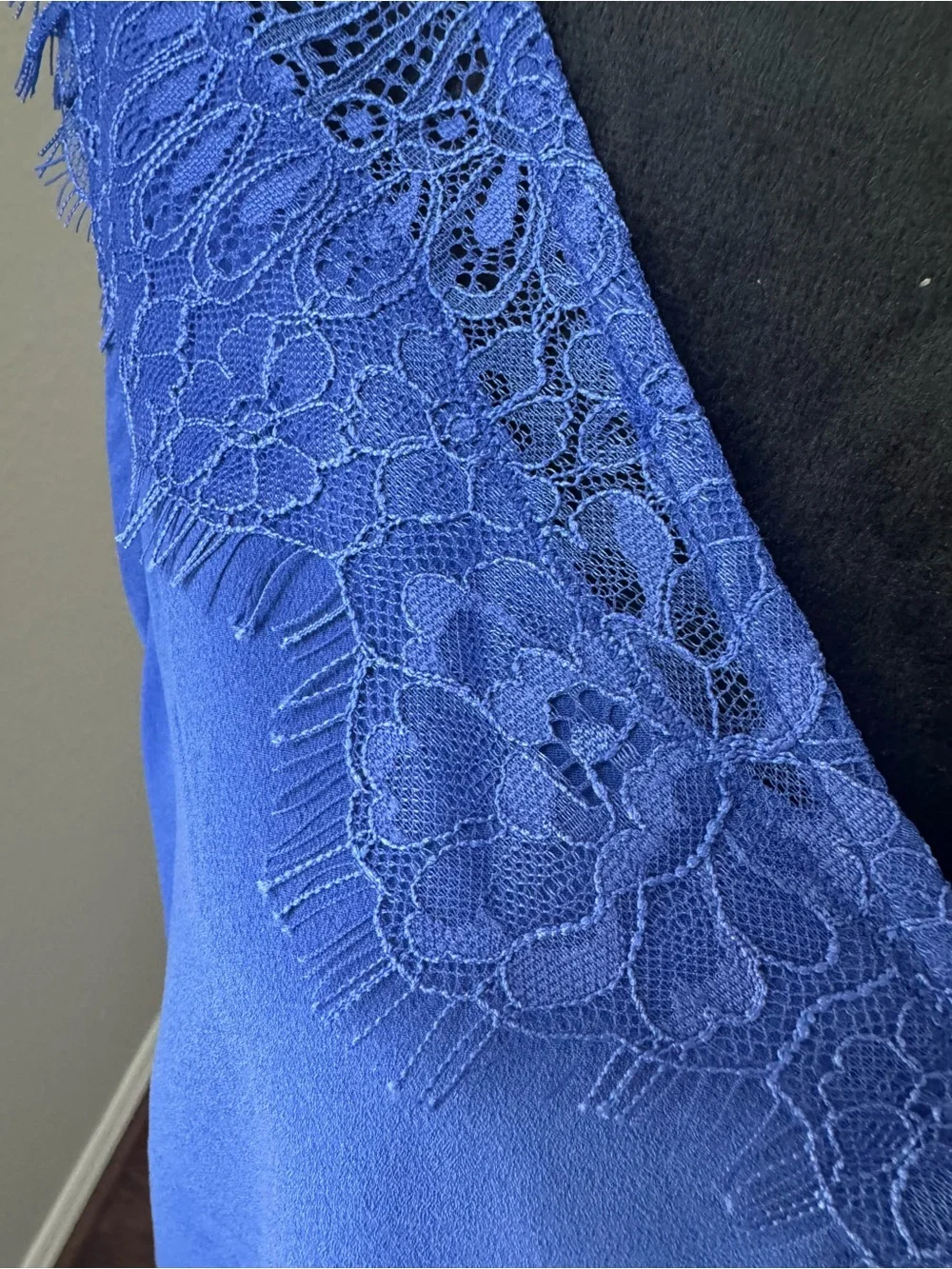 NWT French Connection Cobalt Blue Lace Trim Sleeveless V-Neck Top size Large